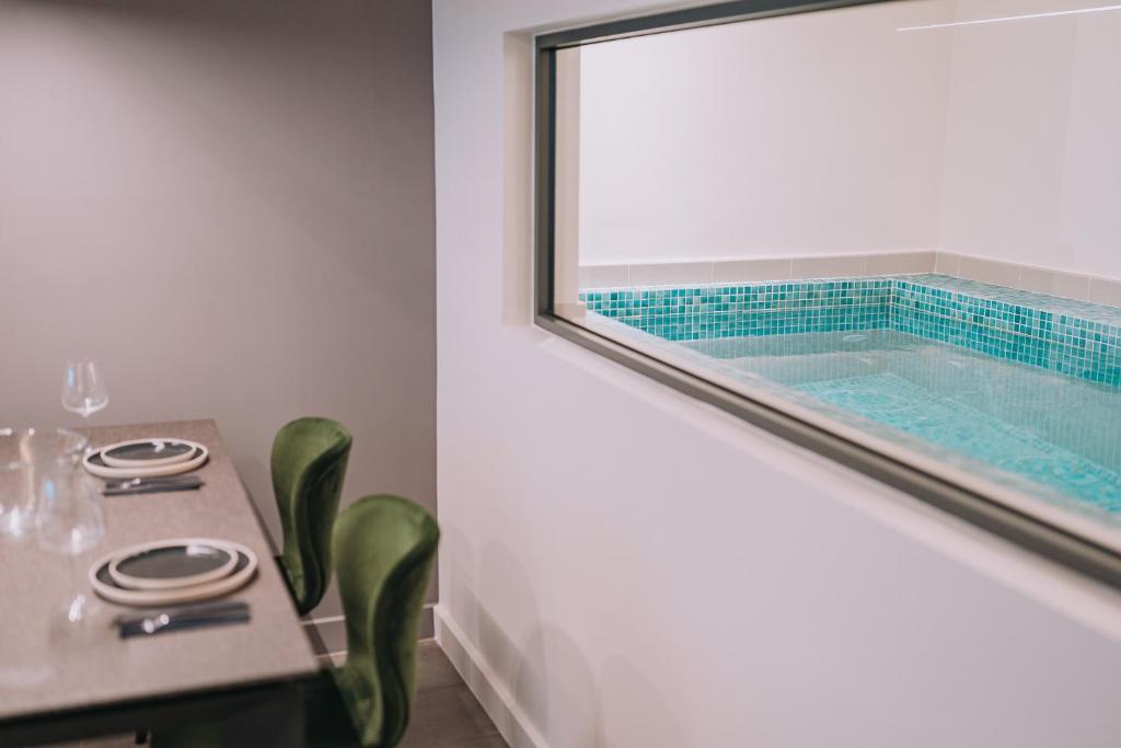 Bazén v ubytování Modern Urban Oasis with Private Plunge Pool nebo v jeho okolí