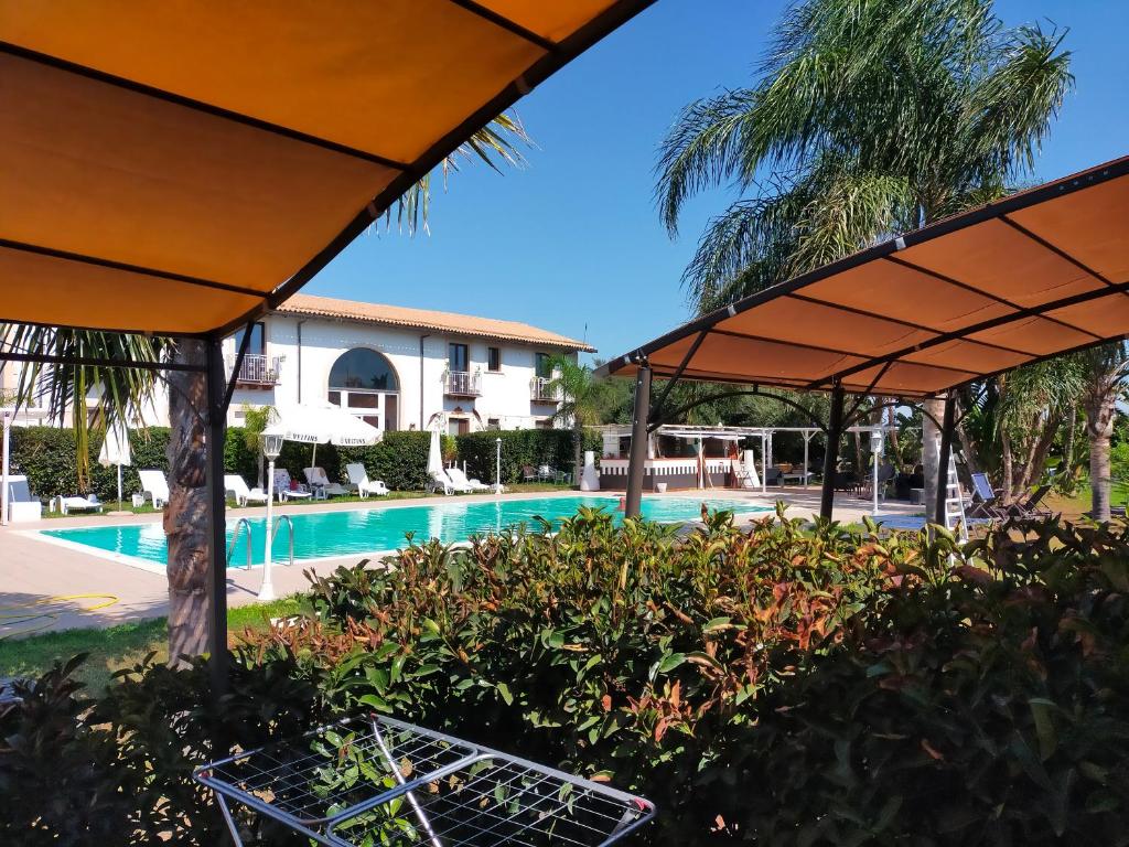 Bazén v ubytování Aranceto Hotel nebo v jeho okolí