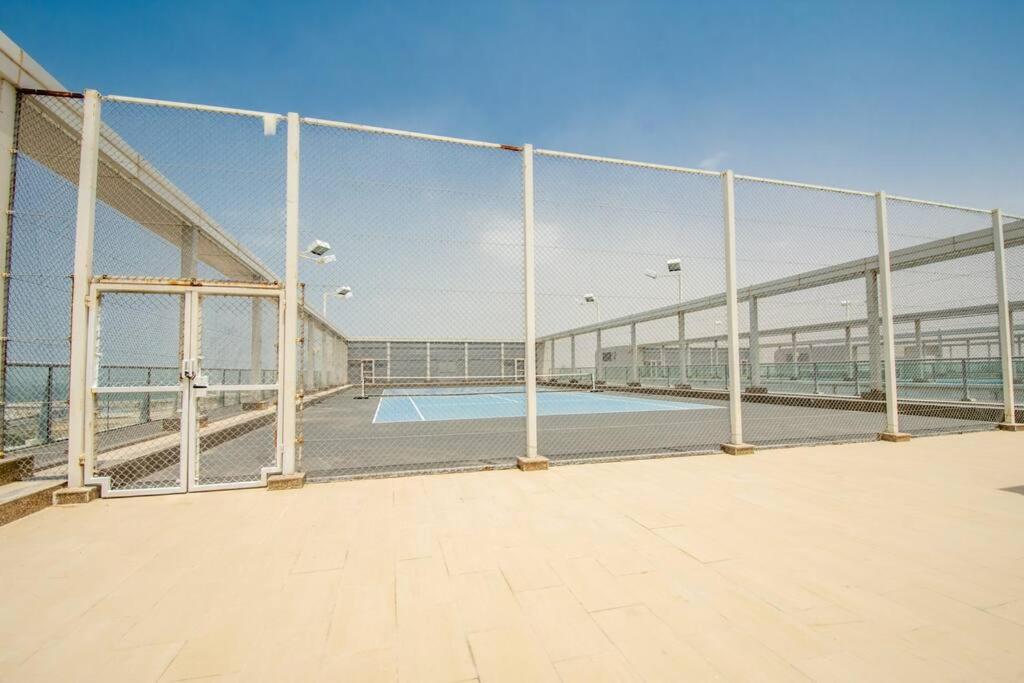 Bazén v ubytování Seaside Serenity Apartment nebo v jeho okolí