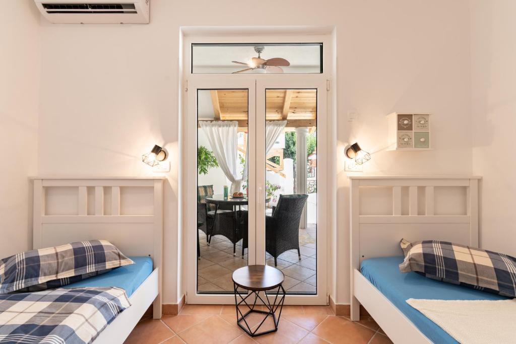 Łóżko lub łóżka w pokoju w obiekcie Apartman GREEN & BLUE