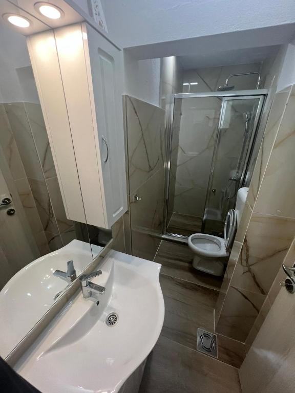 Un baño de JS apartmani