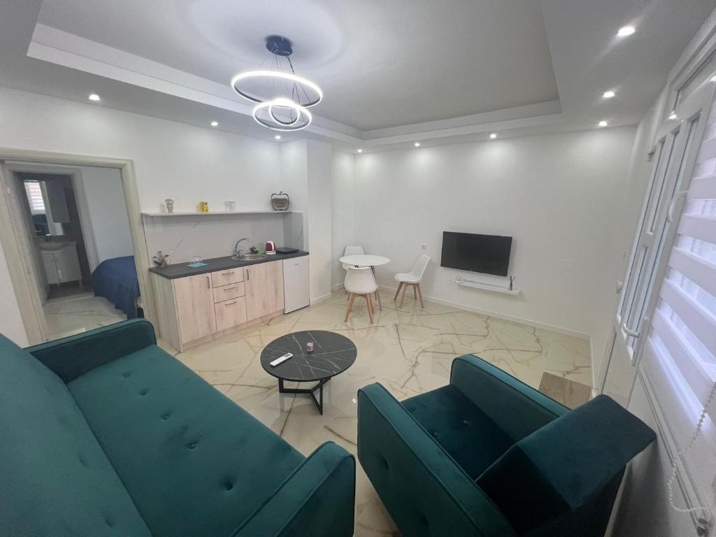 Una televisión o centro de entretenimiento en JS apartmani