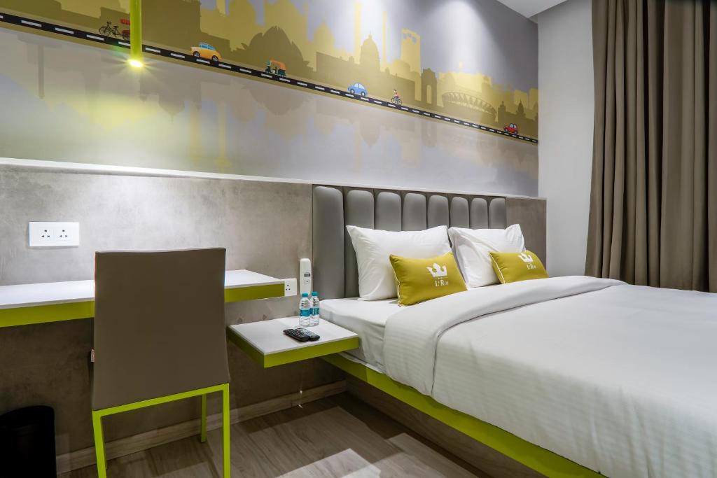 Postel nebo postele na pokoji v ubytování Hotel Le Roi Express Karol Bagh