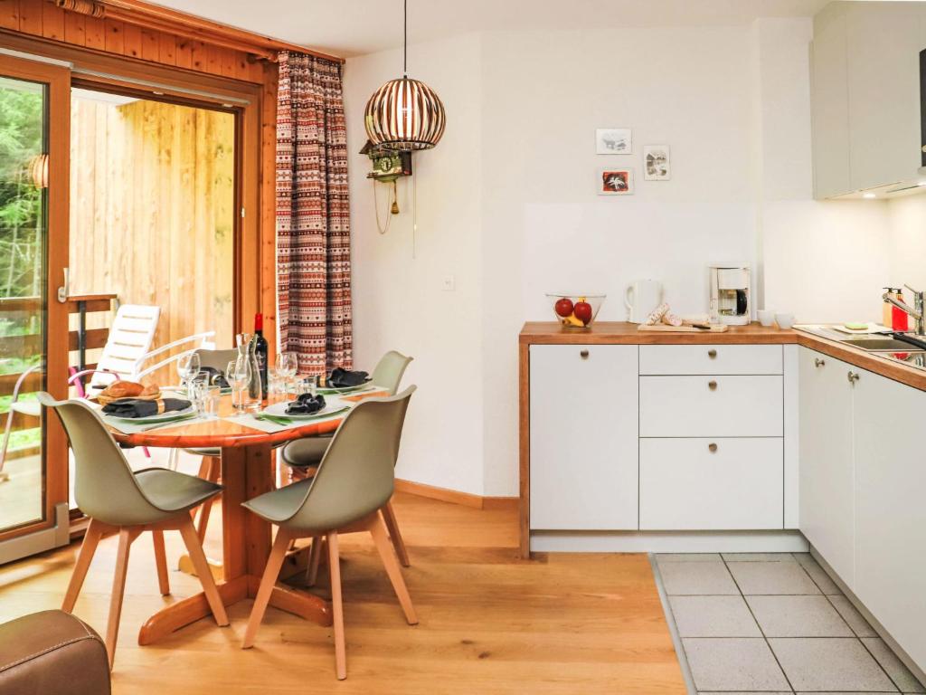 Η κουζίνα ή μικρή κουζίνα στο Apartment Mont Fort 16 by Interhome