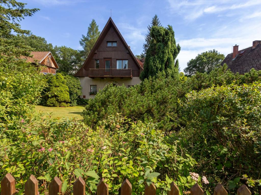 Zahrada ubytování Holiday Home Jestřebice 8 by Interhome