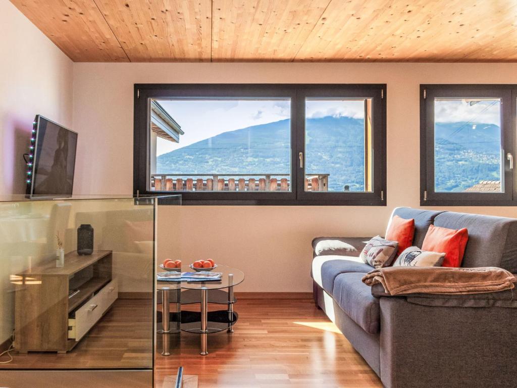 Posezení v ubytování Chalet Le Raccard by Interhome