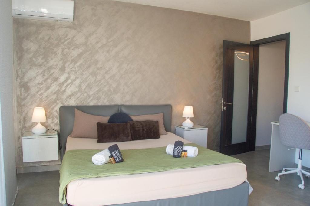 Postel nebo postele na pokoji v ubytování Marsaskala Sea View Duplex Penthouse - Mive Properties