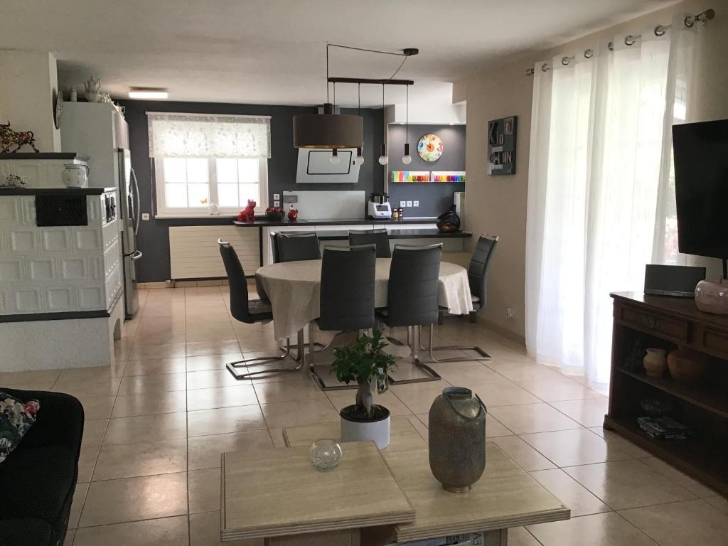 Kuchyň nebo kuchyňský kout v ubytování Chambres d hôte Clos du Noyer