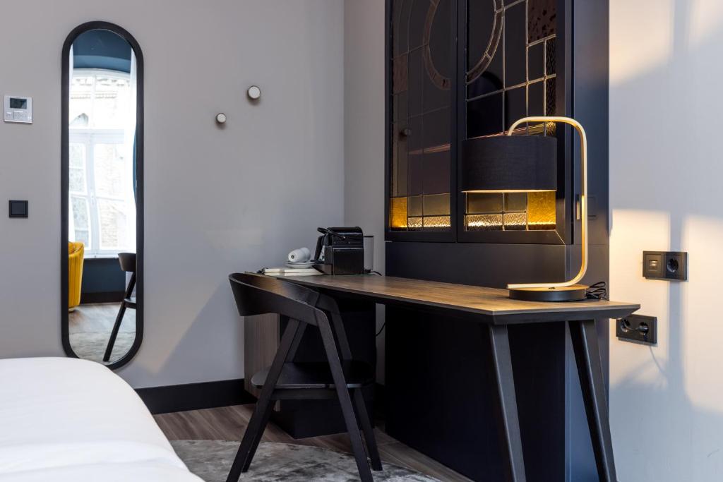Postel nebo postele na pokoji v ubytování MERICI Hotel Sittard
