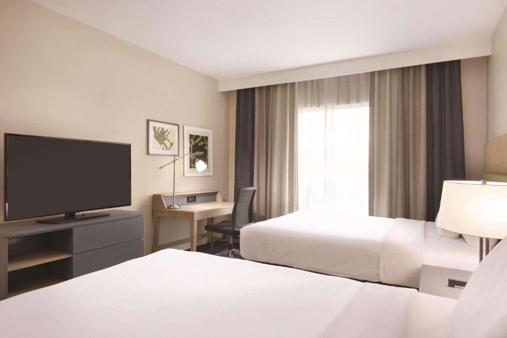 Country Inn & Suites by Radisson, Macon West, GA - Queen Room With Two Queen Beds - Non-Smoking