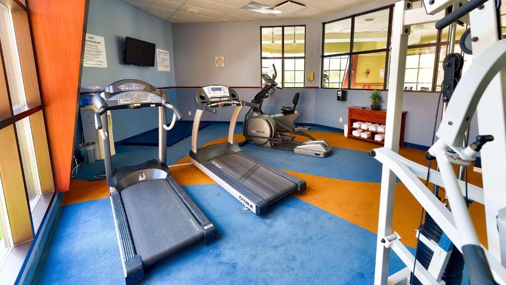 Fitness centrum a/nebo fitness zařízení v ubytování Quality Inn Saint-Jean-sur-Richelieu