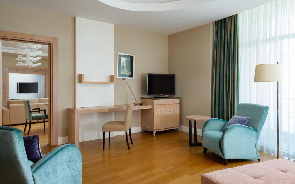 TV a/nebo společenská místnost v ubytování Badamdar Hotel and Residences