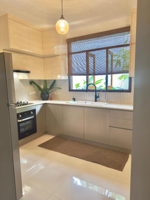 Kuchyň nebo kuchyňský kout v ubytování Villa Vikasa Colombo