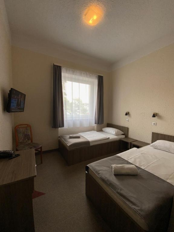 FREE PARKING, FREE BREAKFAST, only 15 minutes to City Center 1117 Budapest, Hunyadi János út 6 kép - 1
