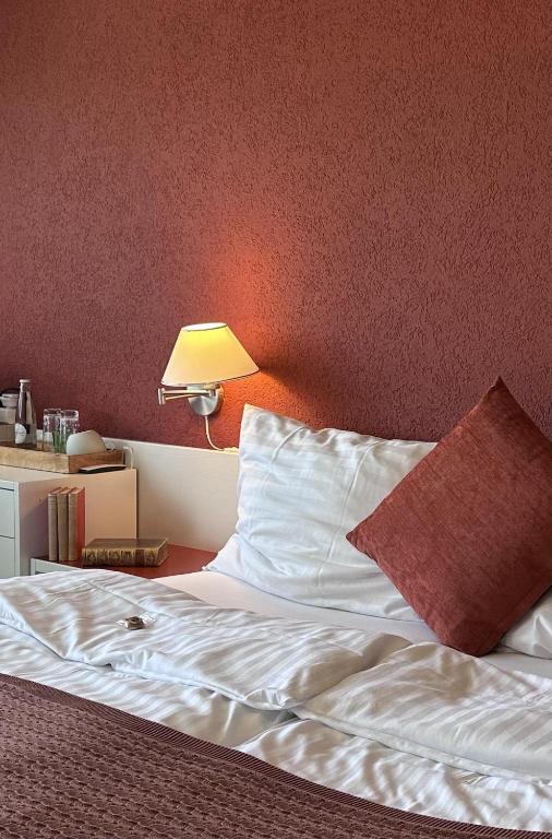 Postel nebo postele na pokoji v ubytování Hotel Säntis Teufen