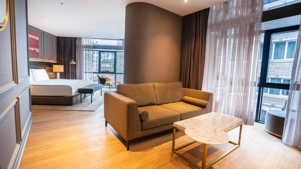 Sofitel Istanbul Taksim - 少年国王套房与Club Millesime访问