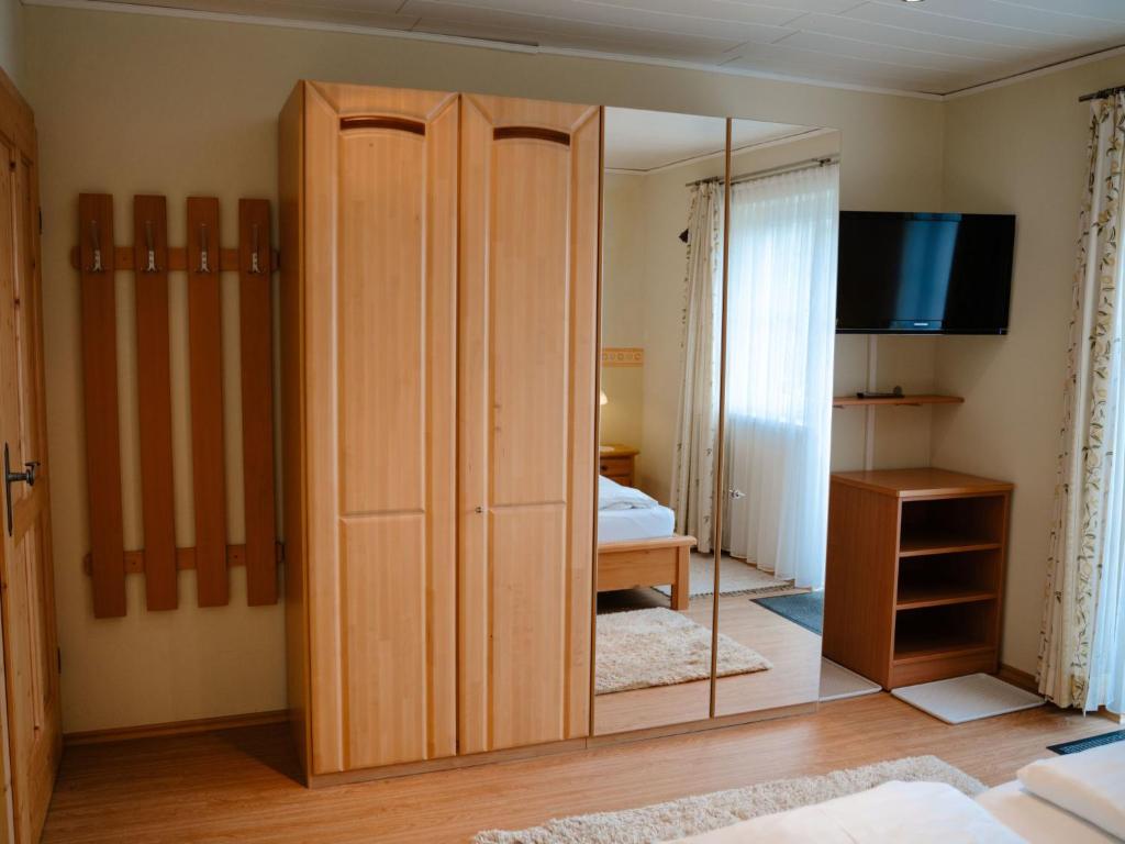 Postel nebo postele na pokoji v ubytování Apartment Kirschbaum by Interhome