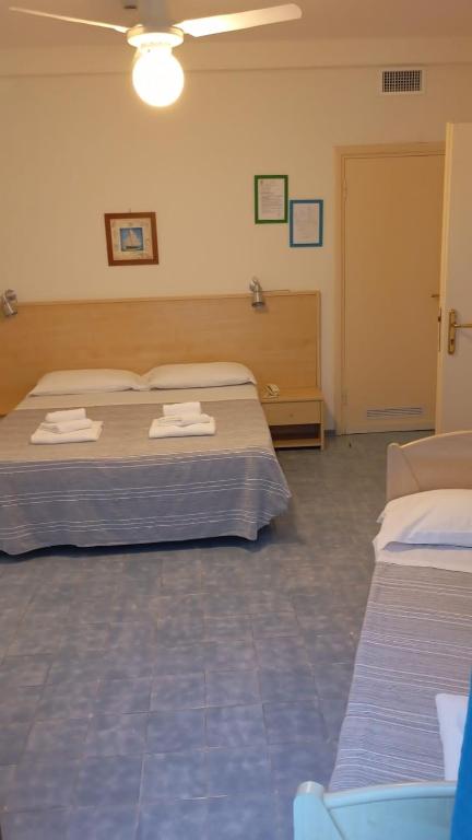 A bed or beds in a room at Hotel La Baia