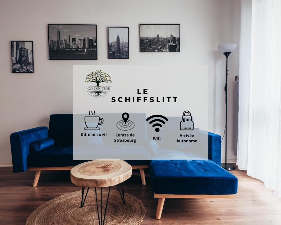 un salon avec un canapé bleu et une table dans l'établissement Le Schiffslitt - Hyper-Centre, Proche des Quais, à Strasbourg