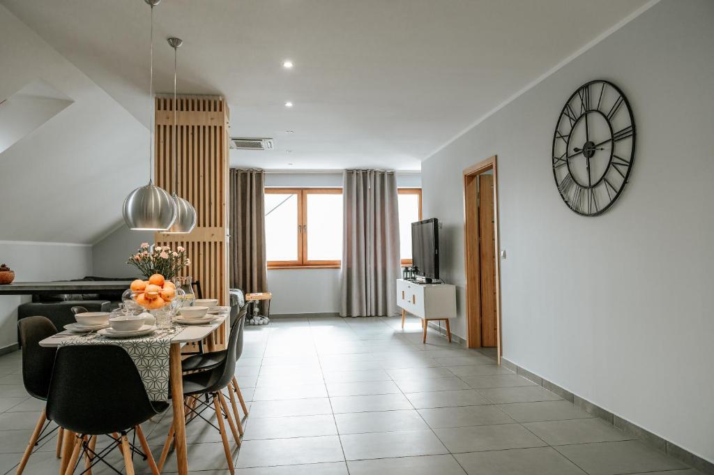 TV a/nebo společenská místnost v ubytování Apartamenty 66 c