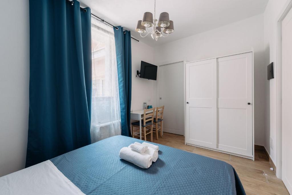 Postel nebo postele na pokoji v ubytování Franciacorta Rooms