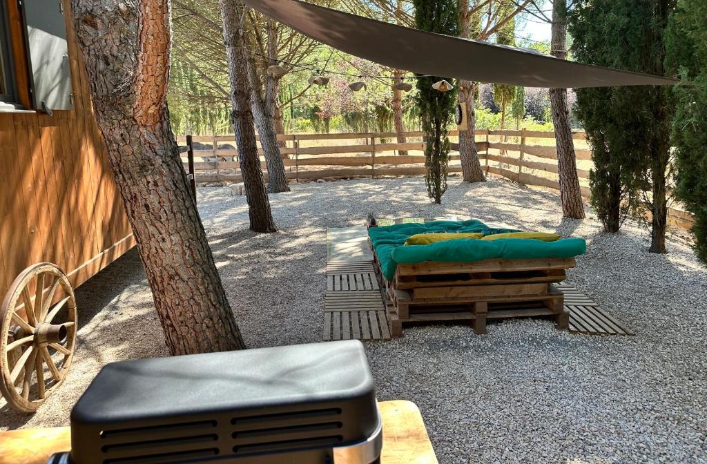 Fotografie z fotogalerie ubytování Superbe Roulotte de charme v destinaci Bagnols-en-Forêt