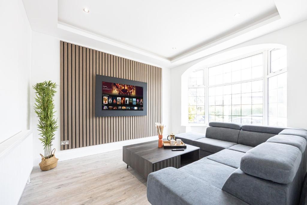 Fotografie z fotogalerie ubytování Luxe House with Games room & Cinema room - Sleeps 10 v destinaci Chequerbent