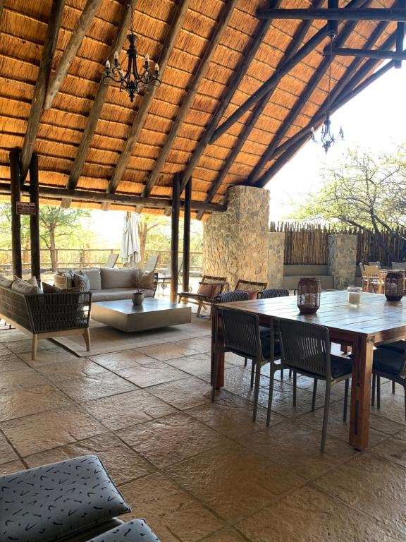 Posezení v ubytování Ntamba Safari Lodge