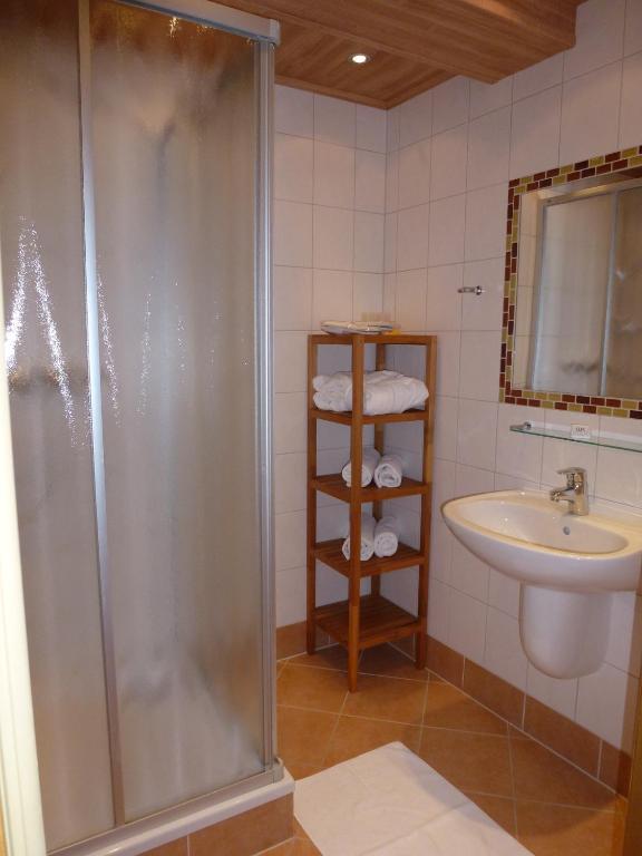 Koupelna v ubytování Hotel Garni Landhaus Trenkenbach