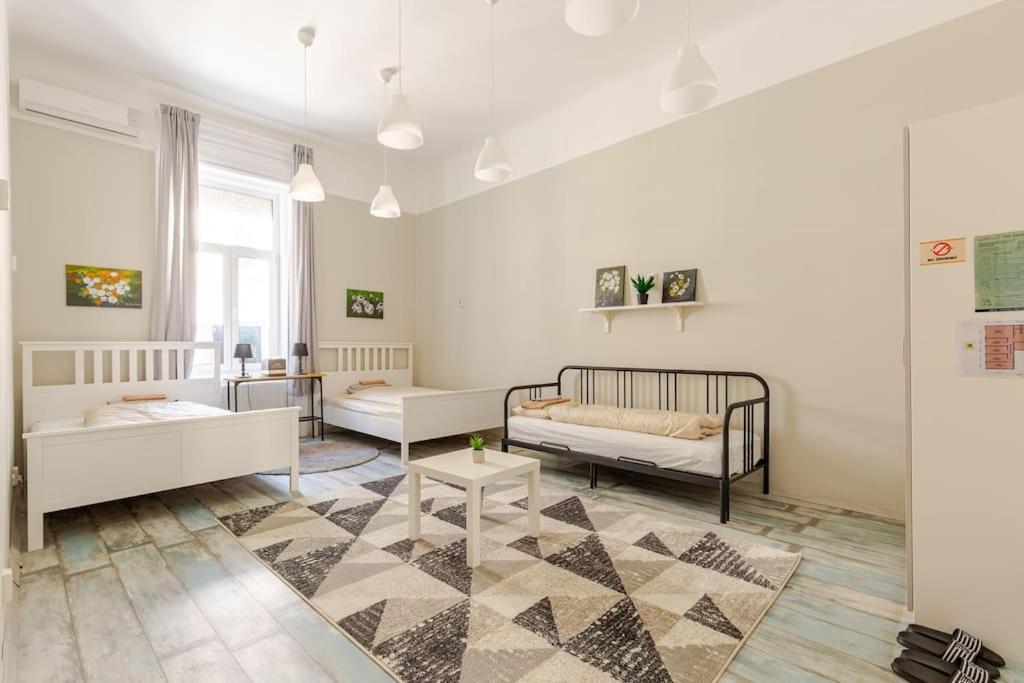 Spacious apartment for Group in centre Budapest 1072 Budapest, Rákóczi út 38 kép - 1