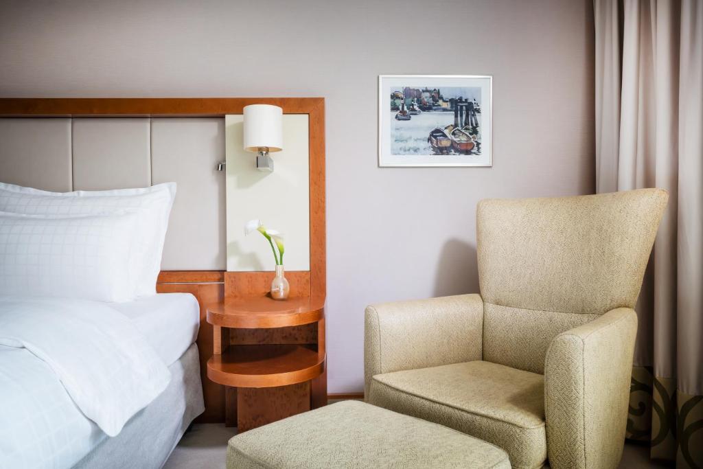 Postel nebo postele na pokoji v ubytování GRAND ELYSEE Hamburg