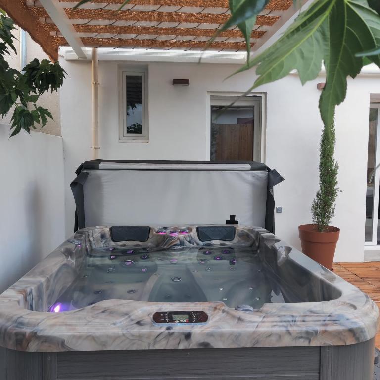 LE CELESTHYM - SPA Privatif - One-Bedroom House