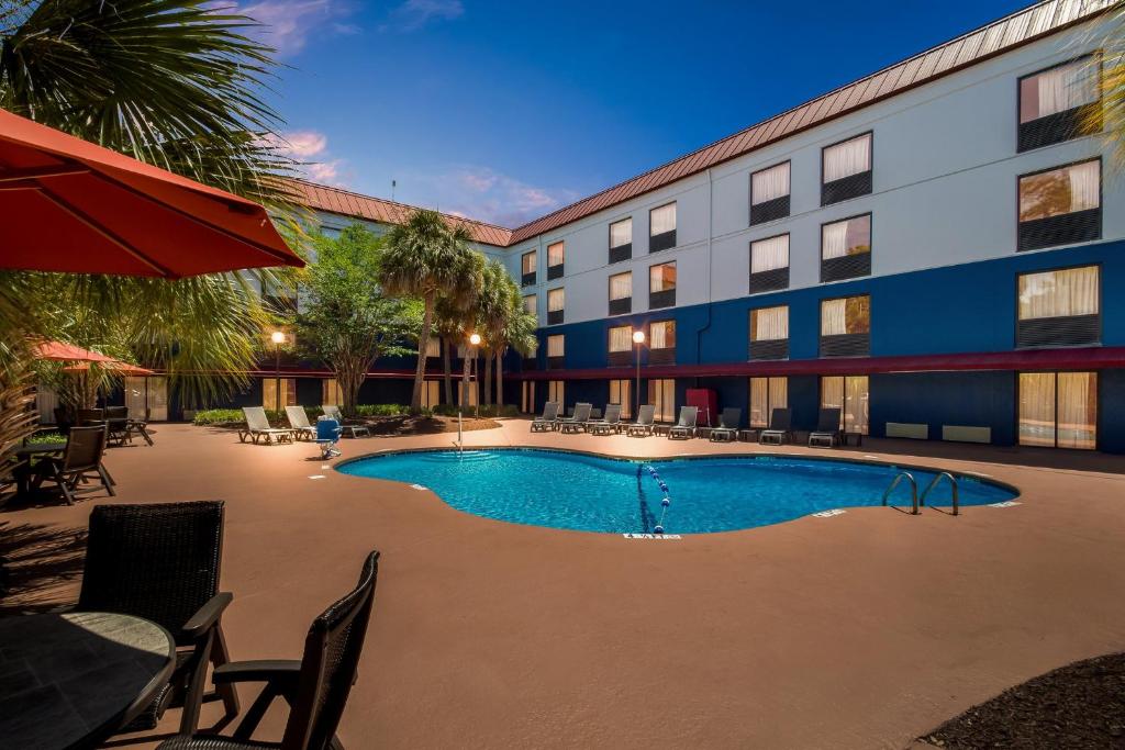a swimming pool in front of a building at Red Roof Inn Myrtle Beach Hotel - Market Commons in Myrtle Beach