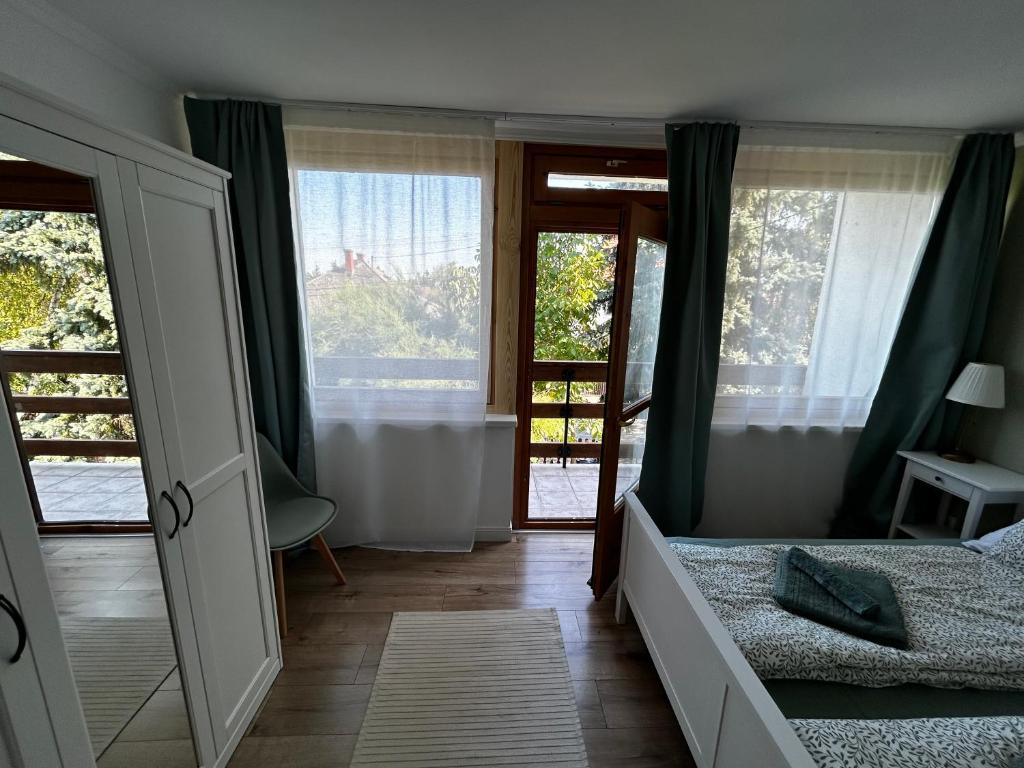 Posteľ alebo postele v izbe v ubytovaní Diána Apartman