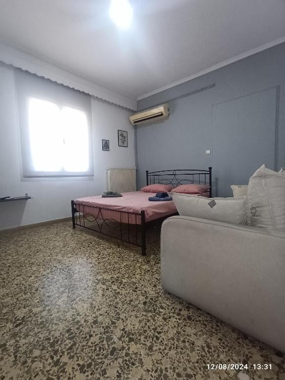 A bed or beds in a room at RENA APARTMENTS