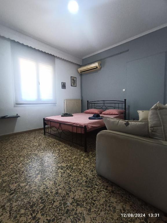 A bed or beds in a room at RENA APARTMENTS