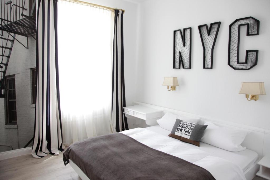 Postel nebo postele na pokoji v ubytování Boutique Hotel Krone München