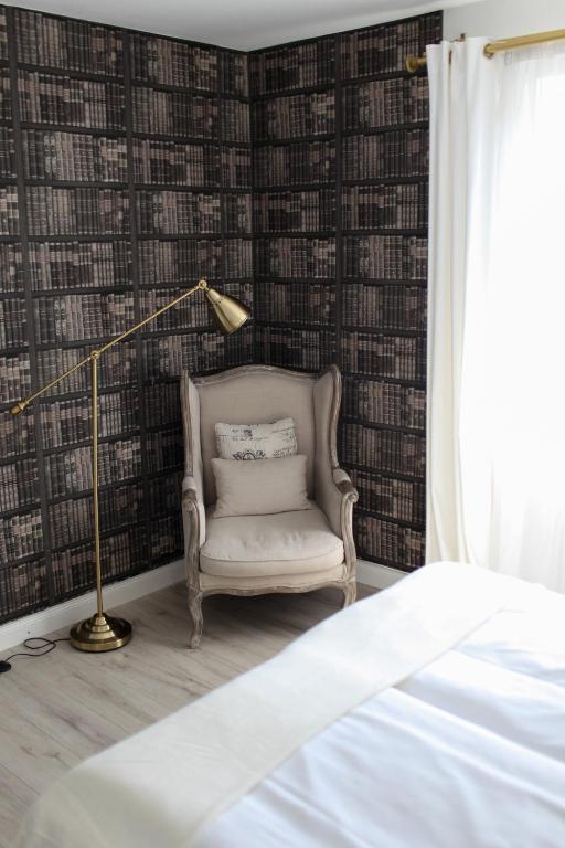 Postel nebo postele na pokoji v ubytování Boutique Hotel Krone München