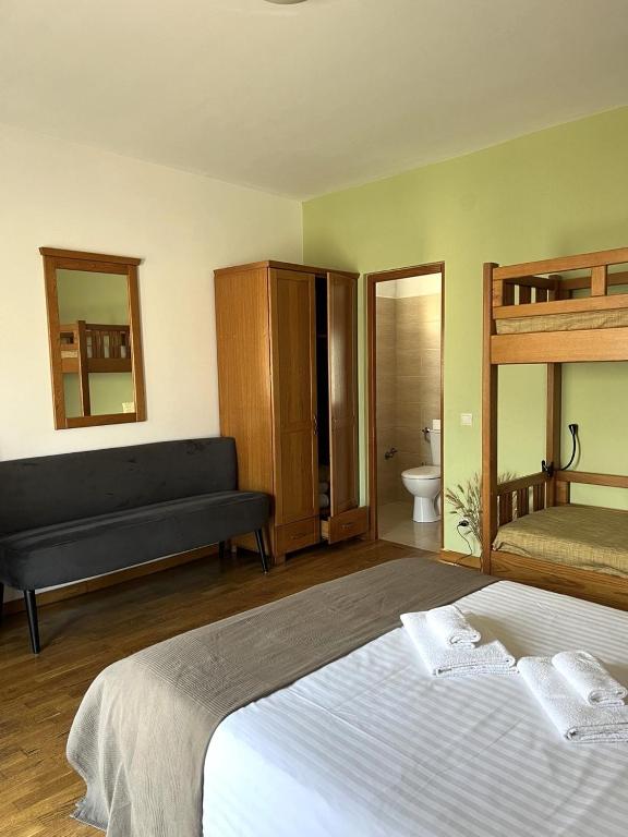 Postel nebo postele na pokoji v ubytování Sóbanya Panzió