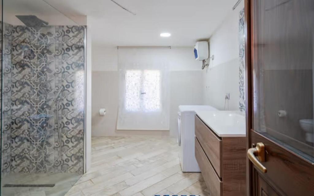 Фотография из галереи Villa con piscina al mare в городе Оньина