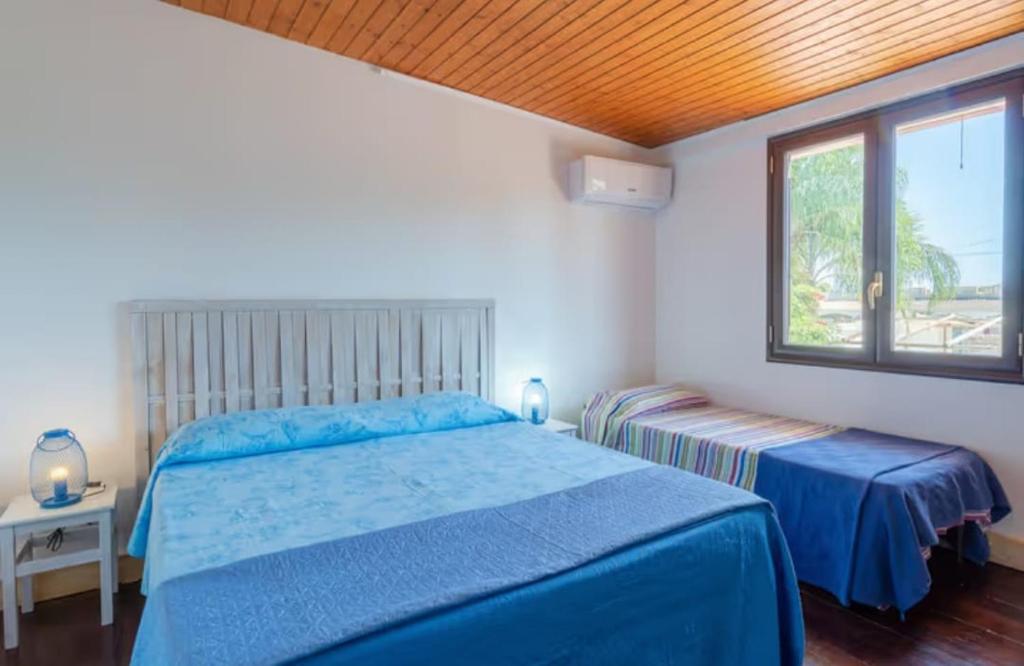 Кровать или кровати в номере Villa con piscina al mare