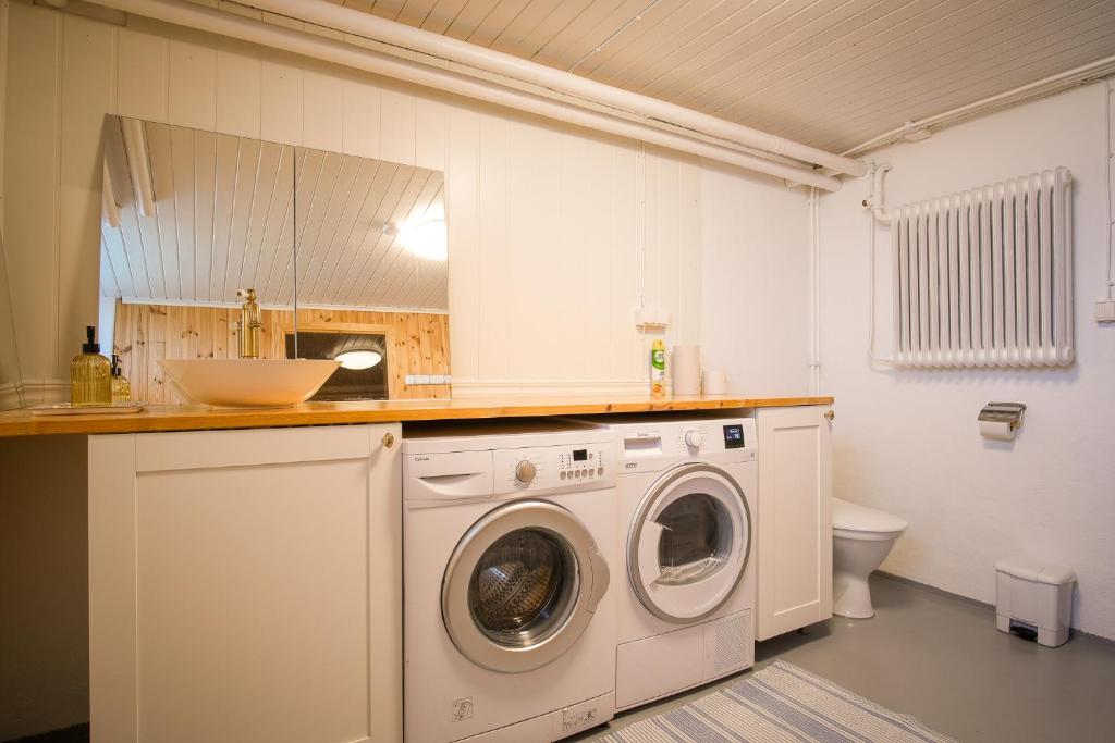 Kuchyň nebo kuchyňský kout v ubytování Lantligt gästrum med gratis wifi & bastu