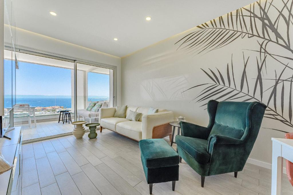 Sunrise Sea View Penthouse - heated pool - lounge area - AC