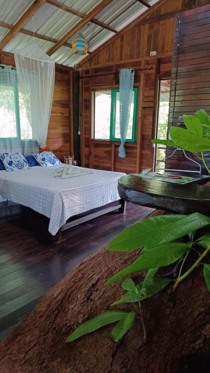 Postel nebo postele na pokoji v ubytování Playa Grande Lodge & Tree House