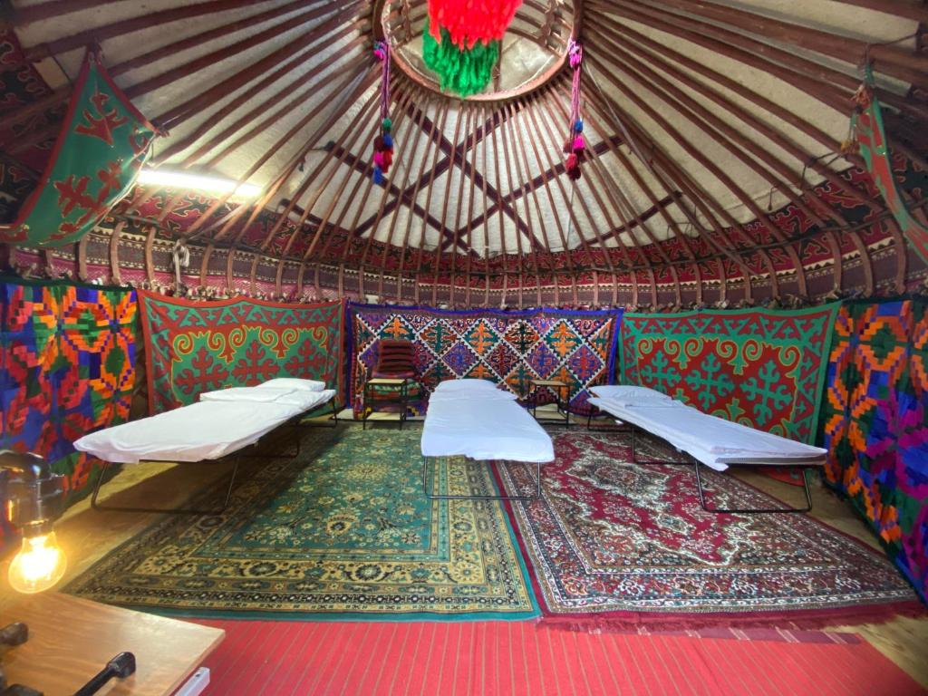 Giường trong phòng chung tại Agyn guest house