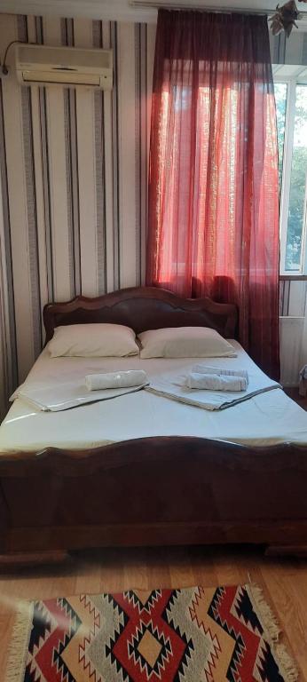 Postel nebo postele na pokoji v ubytování Guesthouse Imma in Old Tbilisi
