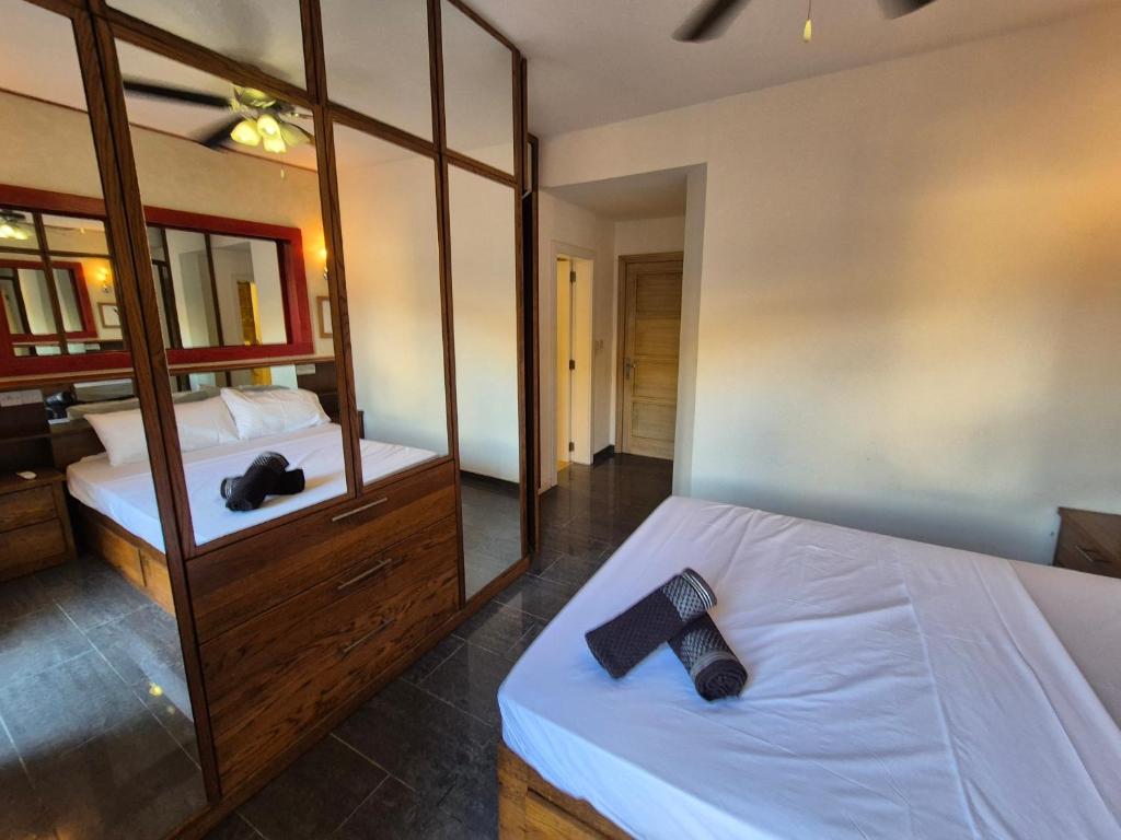 Uma cama ou camas num quarto em Barracuda