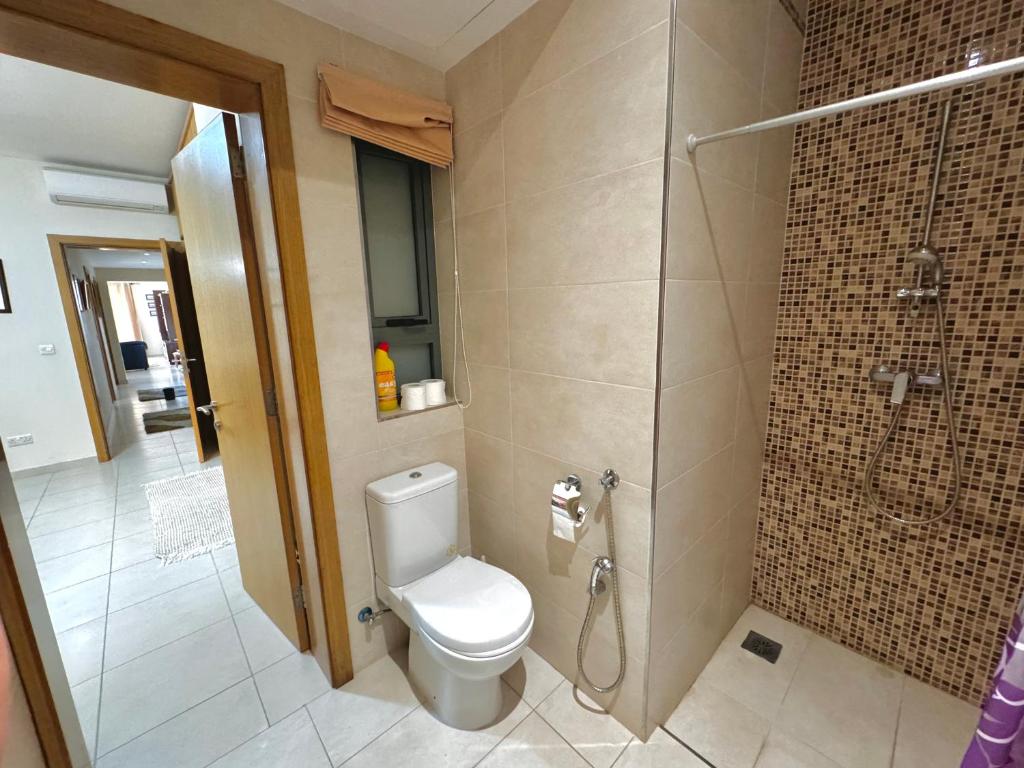 Koupelna v ubytování Holiday Apartment in Marsaskala
