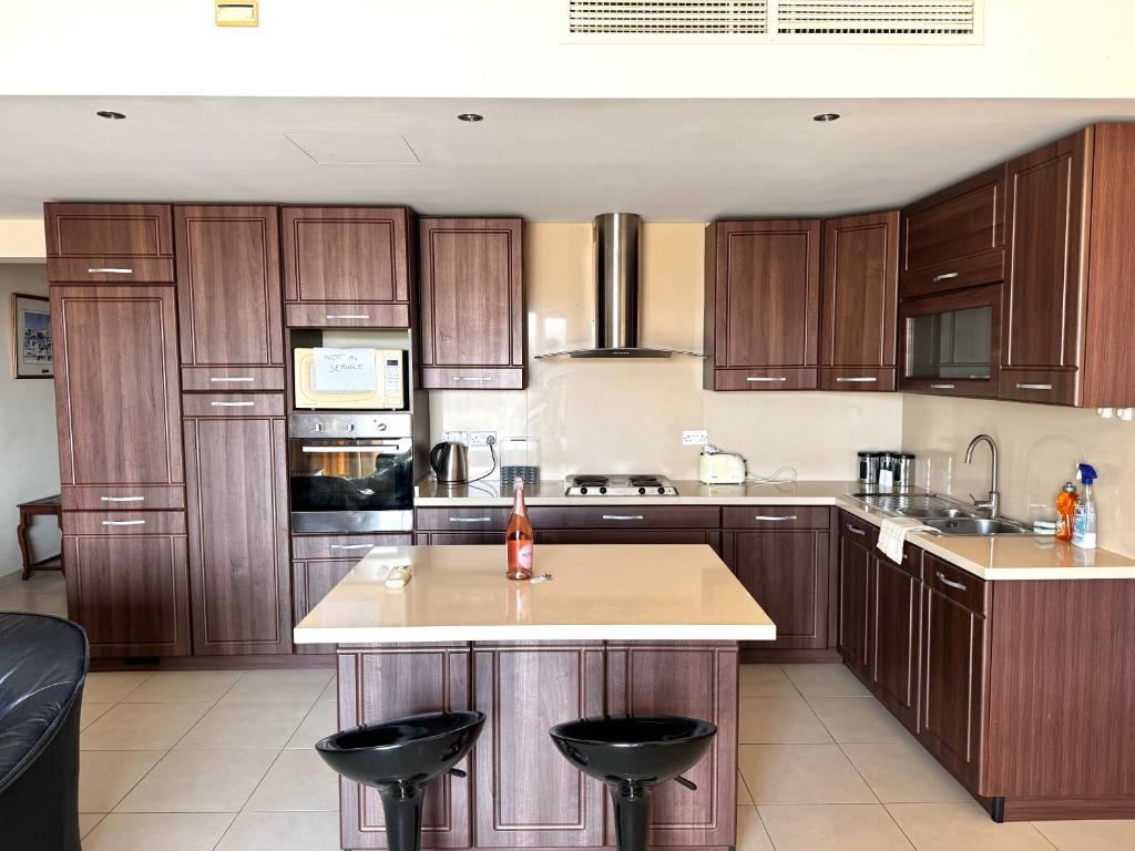 Kuchyň nebo kuchyňský kout v ubytování Holiday Apartment in Marsaskala
