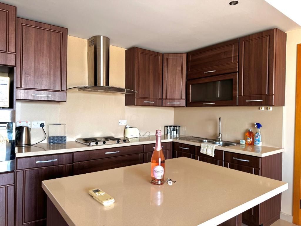 Kuchyň nebo kuchyňský kout v ubytování Holiday Apartment in Marsaskala